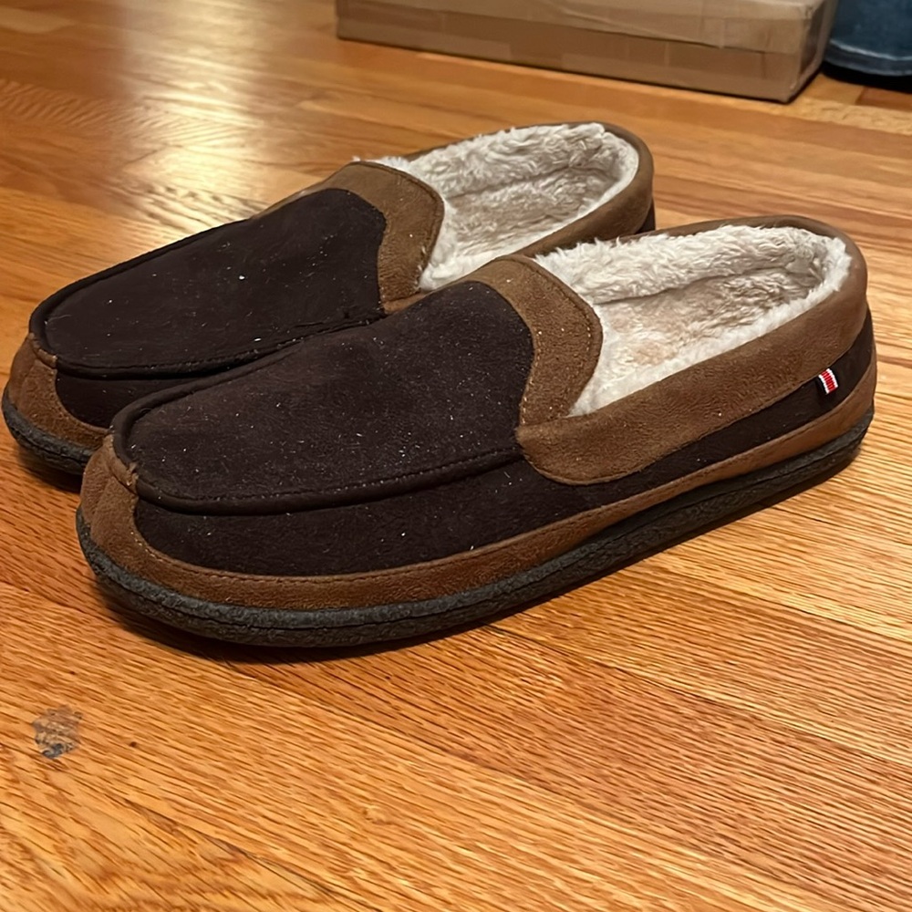 IZOD Men's Two-Tone Moccasin Slipper, Warm Soft Classic Slip-On, Men's Size 13